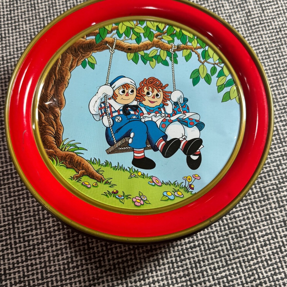 Vintage 1987 Raggedy Ann and Andy Parco Foods Round Metal Cookie Tin Red 10in